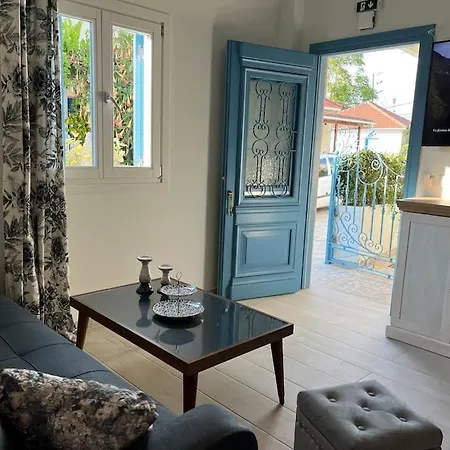 Reginas & Apartments- Blue Flower * فيسكاردو